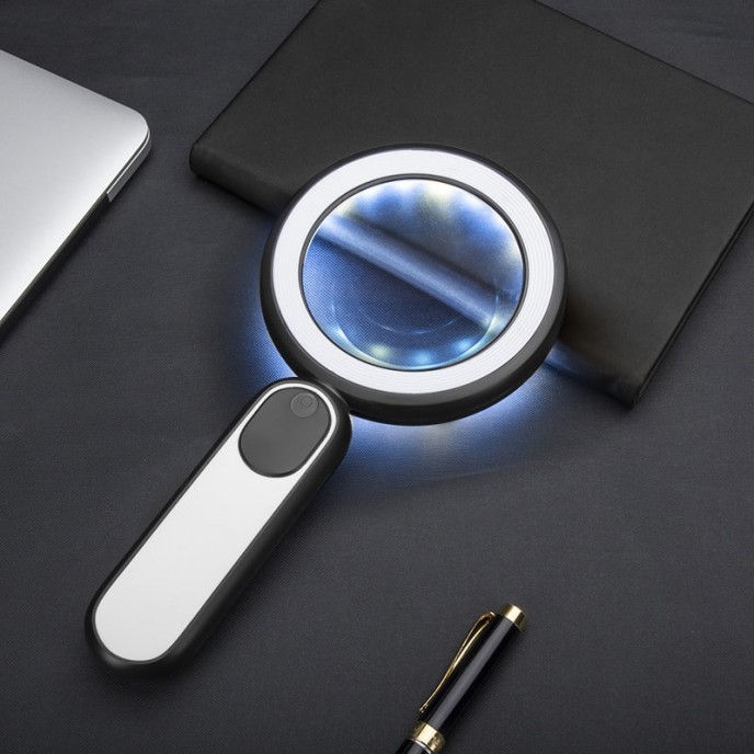 LED handheld magnifier