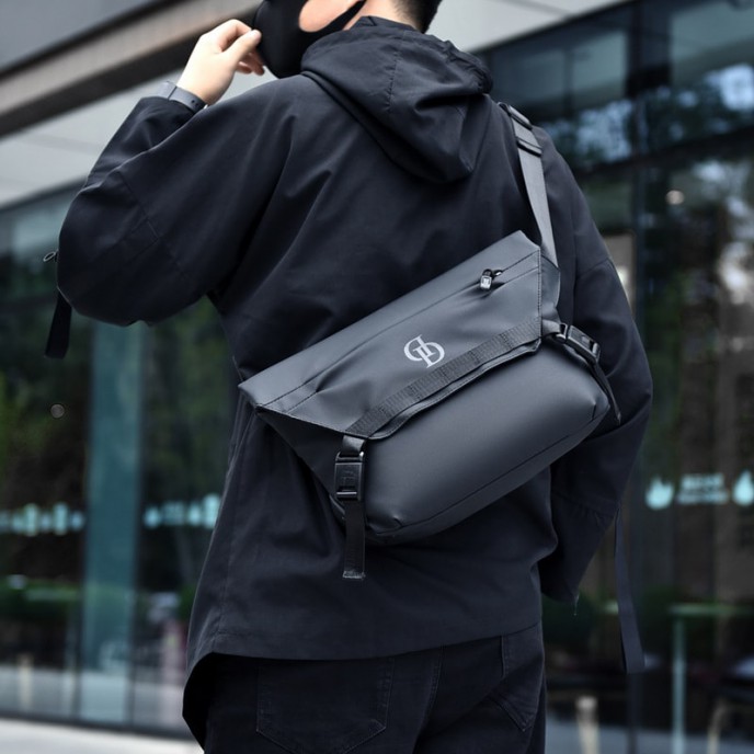 New retro crossbody bag
